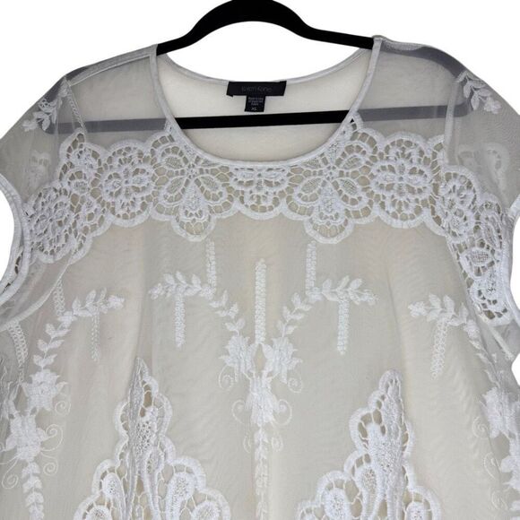 Karen Kane Sheer White Embroidered Shark Bite Hem Top Sz XL - Picture 3 of 15